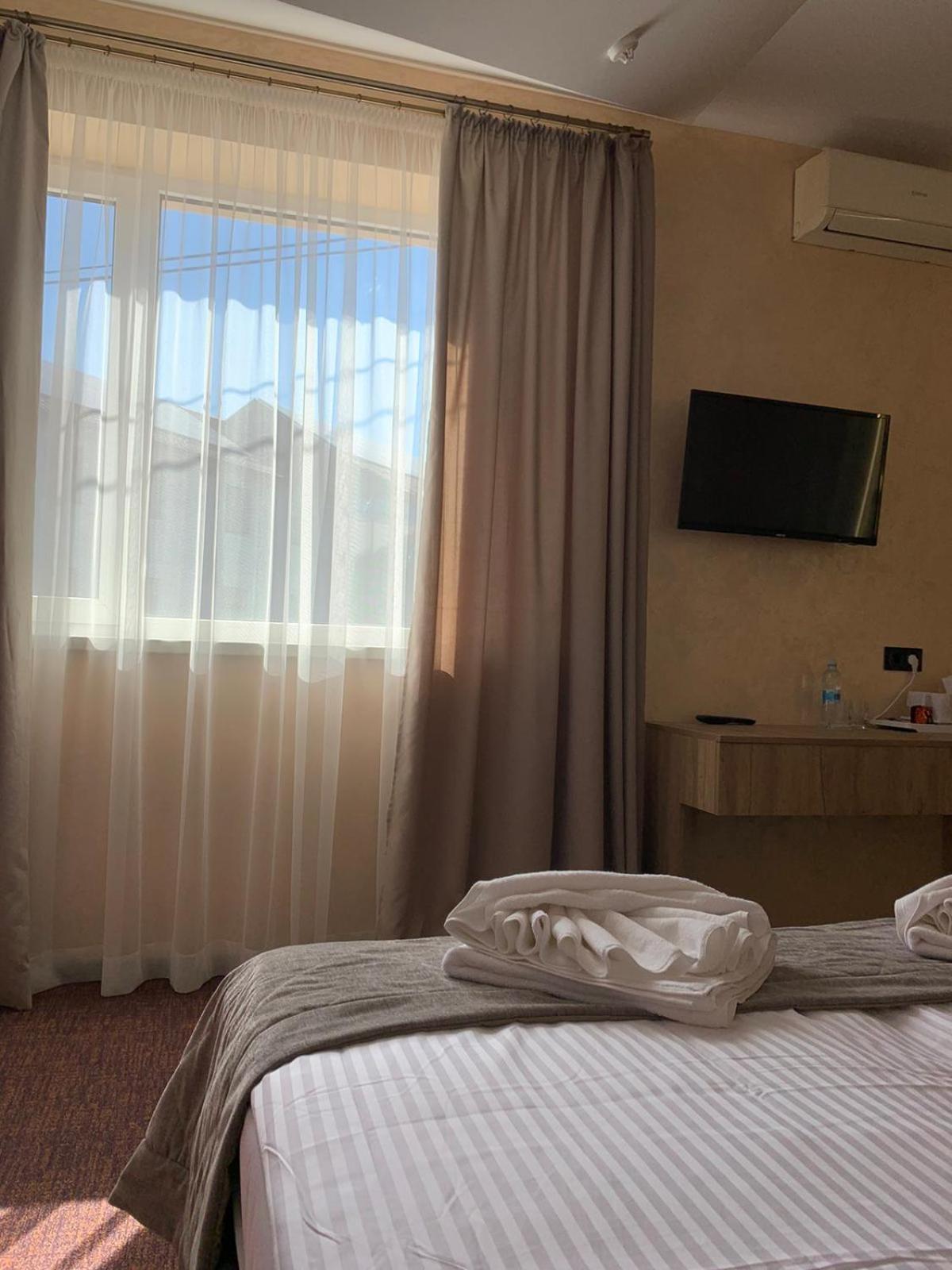 Arta City Hotel Yavoriv  Exterior photo