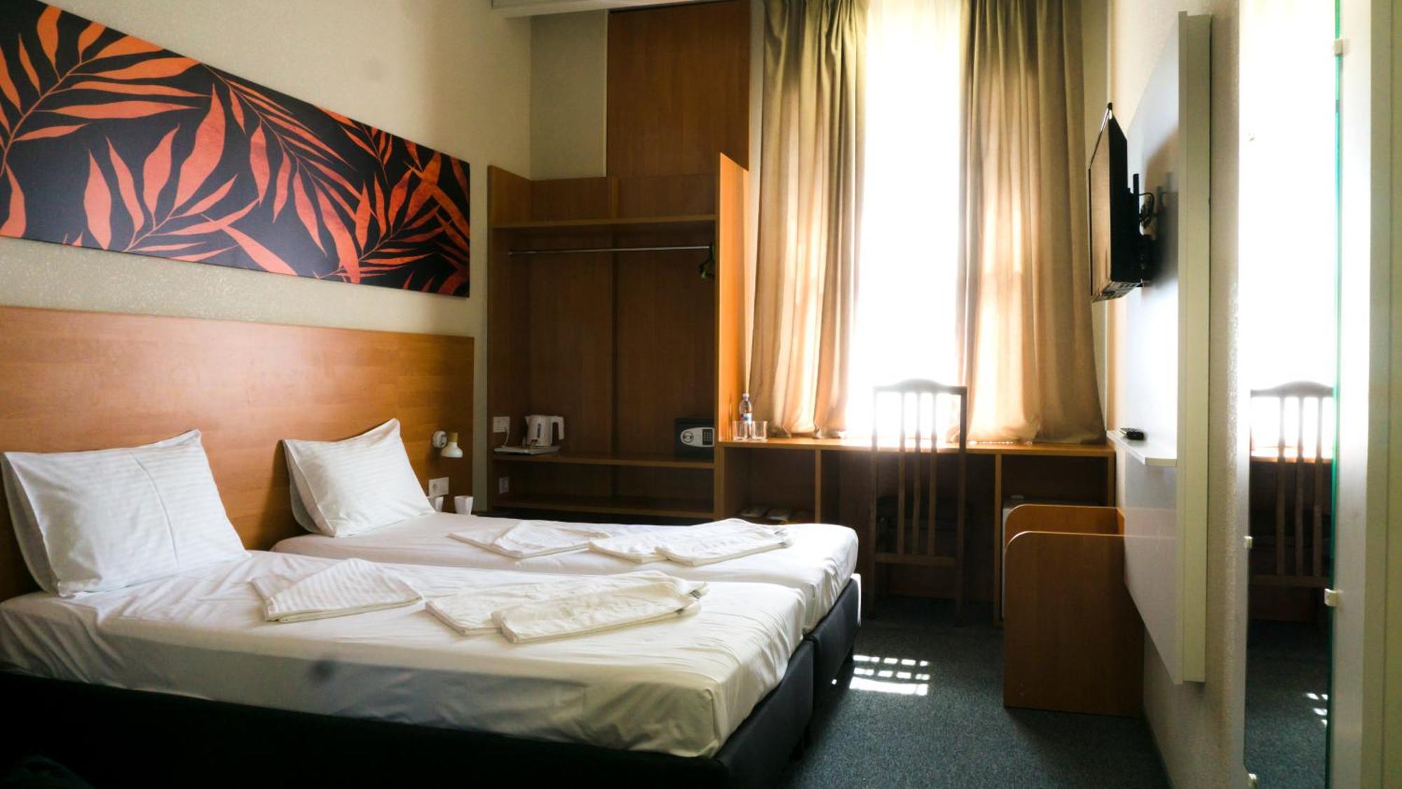 Arta City Hotel Yavoriv  Exterior photo